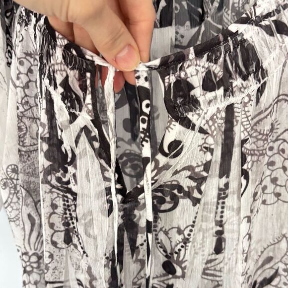 Unity World Wear Women’s Floral Sheer Blouse Swimwear Cover up Black White XL - Picture 5 of 13